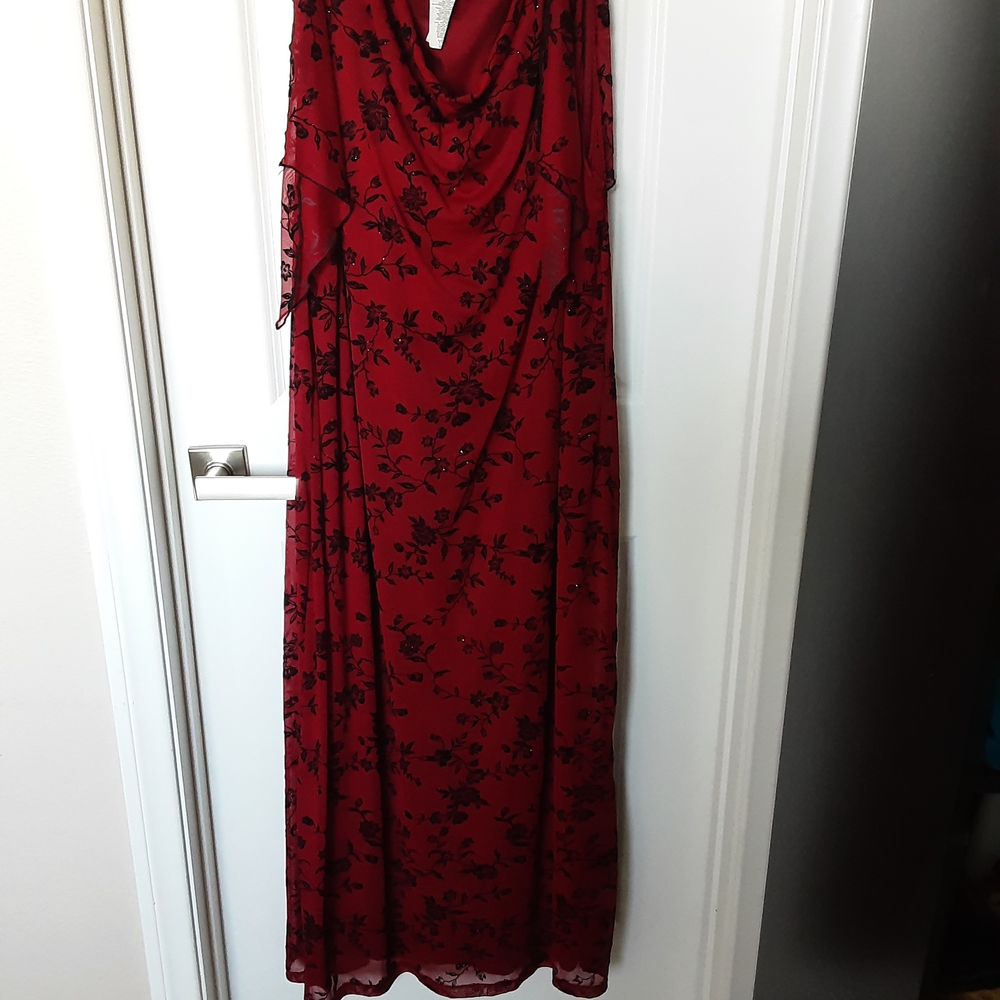 Elegant Red and Black Floral Maxi Dress